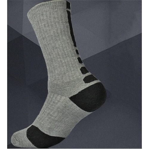 BasketballSocksGrayBlack-520x574